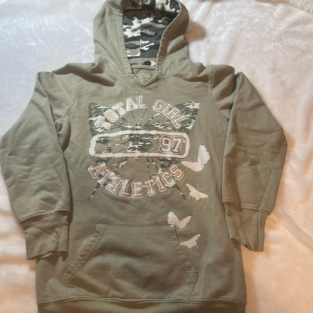 ❗️sold❗️Total Girl Athletics Camouflage Hoodie size 10